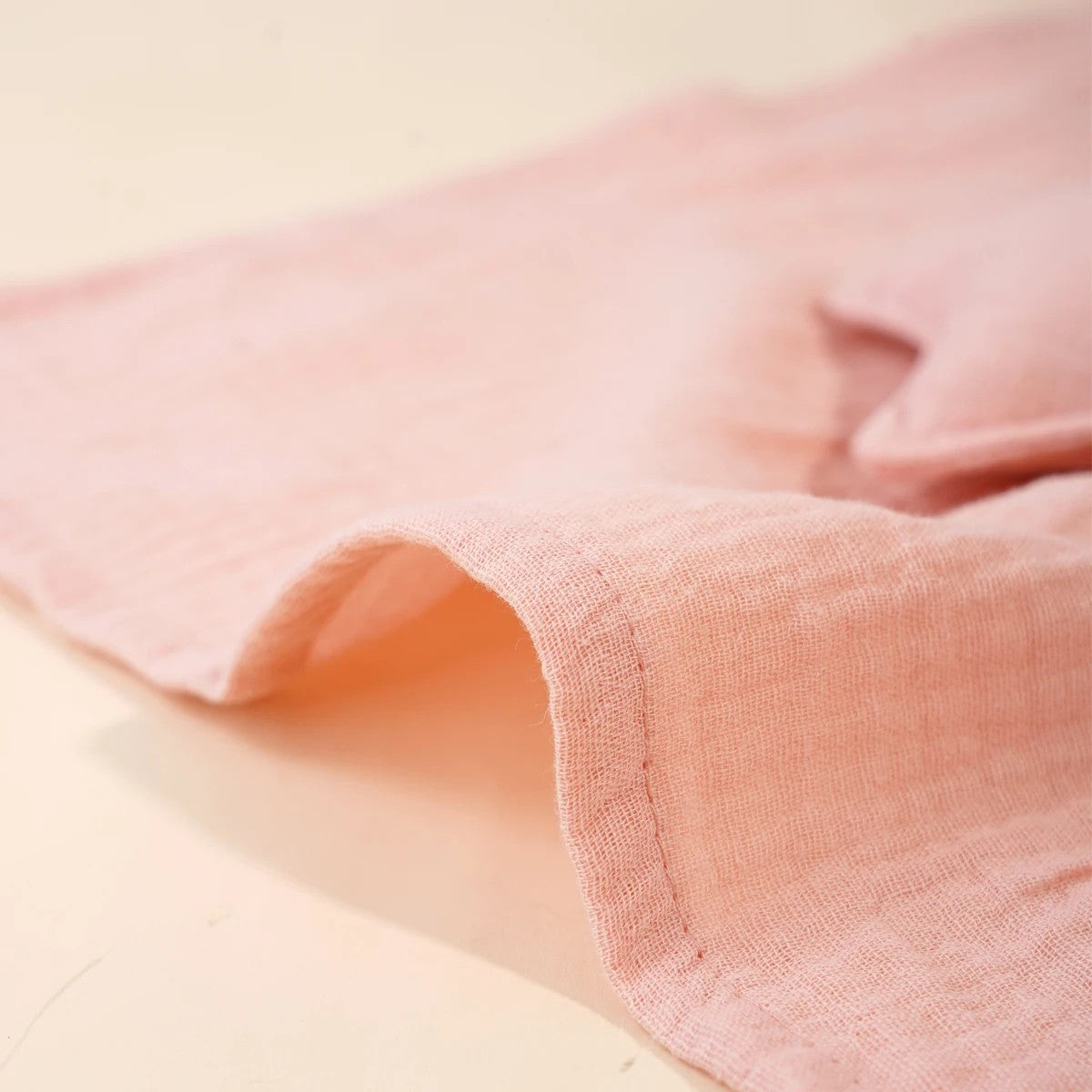 Détail de la mousseline de coton du doudou Boréal